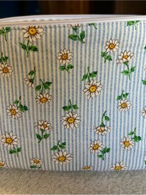 Floral Daisy Stripe Cosmetic Bag - Blue & White
